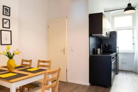 Cosy Apartment Plus Self Checkin Plus Free Street Parking Berlim Exterior foto